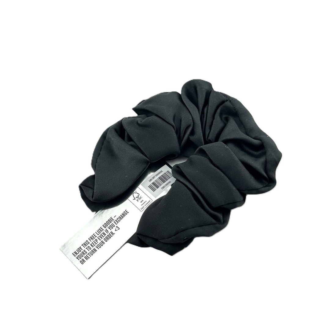 IL MAKIAGE Luxe Soft Scrunchie – Black – Cosmetics | Glam Command